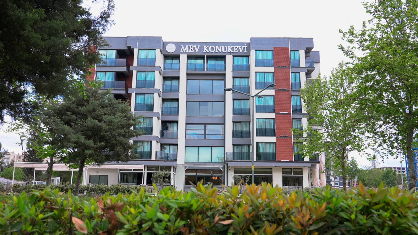 MEV İzmir Konukevi odası